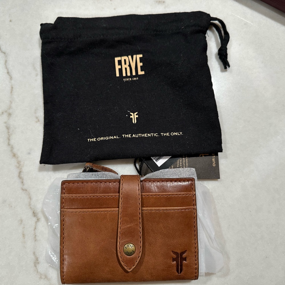 NWT FRYE leather wallet